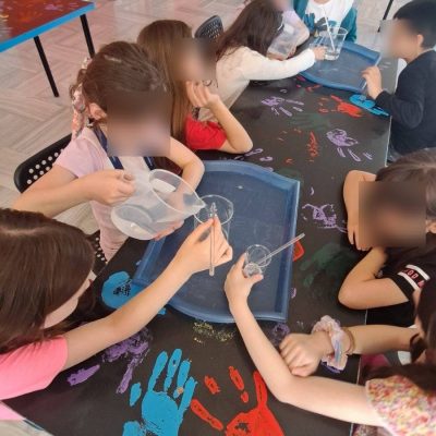 Η μάγισσα Ξερόλα και το παραμύθι πειραμάτων-4
